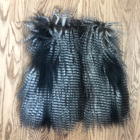 Adorable Chipie faux fur vest - Picture 5 of 6